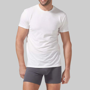 Camiseta Básica de Alta Calidad a Precio Moderado de Algodón, Bambú y Spandex de Color Sólido con Cuello Redondo y Manga Corta de Corte Regular para Hombre - Product Image 5