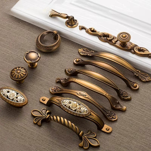 Poignées en alliage de zinc et laiton pour armoires de cuisine, poignées de tiroir en bronze brossé, poignées de porte de placard, barres de traction symétriques - Product Image 1