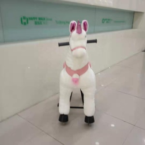 Zippy Ride Walking 기계식 말 튼튼한 플라스틱과 부드러운 봉제 동물 장난으로 만든 성인과 어린이를위한 남녀 공용 라이드 온 장난감 - Product Image 1