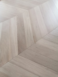 Luz de luz de Color blanco cálido Chevron 60 grados diseñado pisos de roble - Product Image 3