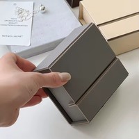 Kotak Perhiasan Lipat Kertas Bentuk Persegi Desain Mewah Buatan Tangan dengan Logo Kustom dan Personalisasi, Ukuran 10.5x9.5x4.5cm
