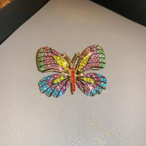 Broche de Mariposa con Diamantes de Lujo Ligero, Accesorio de Estilo Retro Industrial Pesado Europeo y Americano para Traje de Mujer, Regalo - Product Image 3