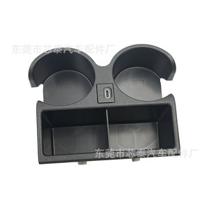 Portavasos Multifuncional Newtop 90058-AA, Centro de Consola de Plástico con Cargador para Nissan Patrol Y61 - Product Image 5