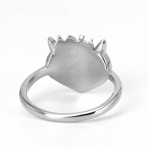 Anillo de Corazón Zoryn en Acero Inoxidable 316L Tono Plata con Detalle de Púas, Accesorio Unisex Moderno, Ideal para el Estilo Diario - Product Image 3