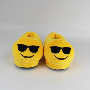 Pantuflas Divertidas con Caras Coloridas, Pantuflas de Otoño Suaves <span class=keywords><strong>y</strong></span> Peludas, Cómodas, con Expresiones de Tristeza, Enojo <span class=keywords><strong>y</strong></span> Gafas de Sol, para Adultos, para Exteriores - Product Image 4