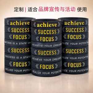 Pulseras de Silicona Personalizadas Le Yi Negras con Letras Amarillas, Frases Inspiradoras en Inglés, Motivación Corporativa, Recompensas para Empleados - Product Image 3