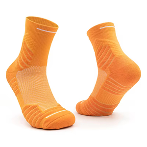 Chaussettes de sport pour hommes en coton respirant avec revers antidérapants, motif jacquard, logo personnalisé, tricotées, pour la course et le basketball - Product Image 3