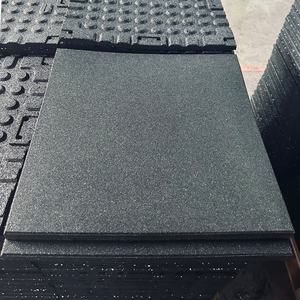Usine Guangdong Revêtement de sol en caoutchouc mat de haute qualité pour salle de sport Absorption des chocs Carreau en caoutchouc antidérapant pour zone de remise en forme - Product Image 5