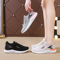 Vente en gros de nouvelles chaussures de voyage décontractées respirantes à la mode pour femmes chaussures de marche en maille à semelle souple
