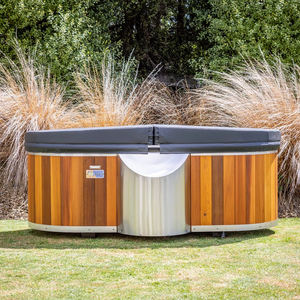 Runder Elektrischer Outdoor-Whirlpool aus Zedernholz mit Digitaler Steuerung für Naturliebhaber im Großhandel - Product Image 1