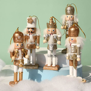 Phong cách Châu Âu vẽ tay thân thiện với môi trường bóng loáng <span class=keywords><strong>nutcracker</strong></span> con rối bằng gỗ dễ thương Cây giáng sinh Mặt dây chuyền trang trí nhà - Product Image 2