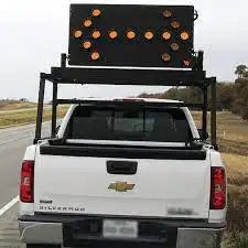 太陽光発電道路安全警告灯LED車載矢印標識工場価格
