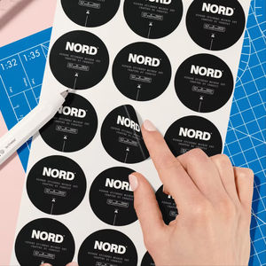 500 autocollants personnalisés écologiques imperméables avec estampage doré, étiquettes personnalisées avec logo, emballage pour mariage, anniversaire, baptême, découpe à la forme, impression - Product Image 5