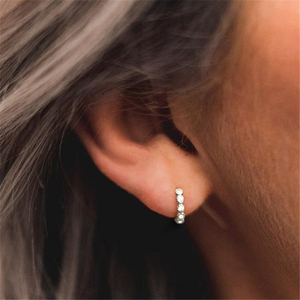ต่างหูห่วง ROXI รุ่นมินิมอล ชุบทอง 18K เงินแท้ S925 ประดับเพชร CZ ขนาด 6 มม. - Product Image 4