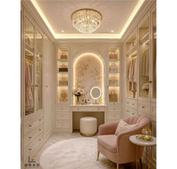 Dressing moderne de luxe sur mesure avec îlot central et panneaux de porte noirs pour villas haut de gamme à Brisbane