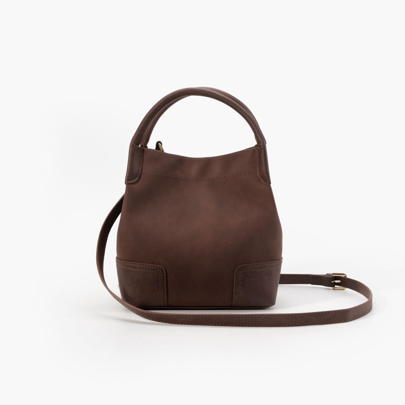 น้ำตาลอ่อน