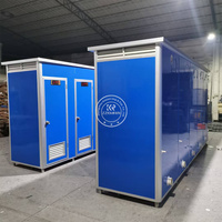 Panneau sandwich à structure en acier préfabriqué moderne Cabine de toilette portable écologique et durable pour les espaces publics extérieurs scéniques