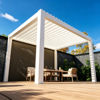 Pergola d'hôtel motorisée en aluminium à toit à lames orientables, étanche, résistante au vent, avec capteur de pluie, télécommande intelligente et bandes lumineuses LED