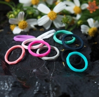 OKSILICON Bagues de sport empilables minces pour femmes Bandes de mariage en silicone avec diamant Bague en silicone personnalisée en forme de O Bague de conception simple