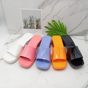 Sandales pour femmes en gros, sandales en gelée noires, sandales compensées confortables pour femmes, <span class=keywords><strong>pantoufles</strong></span> en gelée carrées, chaussures pour filles, <span class=keywords><strong>pantoufles</strong></span> en gelée - Product Image 4