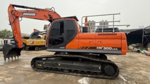 รถขุด Doosan DX300LC DX300 มือสอง สภาพเดิมจากโรงงาน รถขุด Doosan 30 ตัน มือสอง พร้อมใบรับรอง EPA - Product Image 2