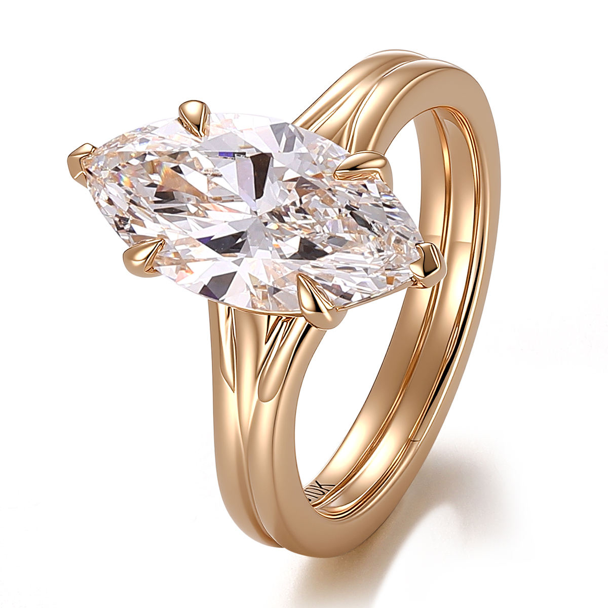 Bague en or massif 18 carats avec diamant de laboratoire.