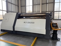 Machine à cintrer les plaques à quatre rouleaux W12-20X2500, adaptée aux applications de cintrage de cylindres en acier de grande taille.