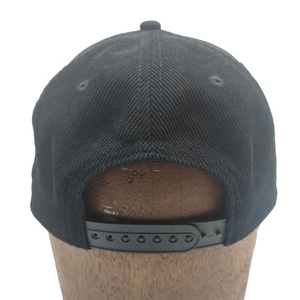 Bán Buôn Chất Lượng Cao Cổ Điển Màu Đen Vải To Sợi Phẳng Hóa Đơn Hat Biểu Tượng Tùy Chỉnh Thêu Không Có Cấu Trúc Mũ Bóng Chày Snapback Hat - Product Image 5