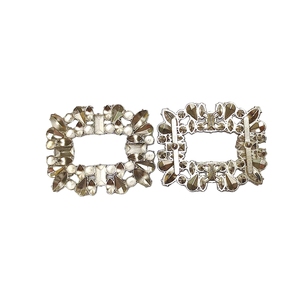 Clip desmontable <span class=keywords><strong>para</strong></span> <span class=keywords><strong>zapatos</strong></span> <span class=keywords><strong>para</strong></span> mujer, decoración <span class=keywords><strong>de</strong></span> cristal plateado, diseño cuadrado, <span class=keywords><strong>zapatos</strong></span> con hebilla <span class=keywords><strong>de</strong></span> aleación <span class=keywords><strong>de</strong></span> Zinc personalizados muy bienvenidos - Product Image 3
