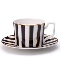 Vente directe d'usine à rayures noires avec bordure dorée Ensemble de dîner Ensemble d'assiettes en céramique