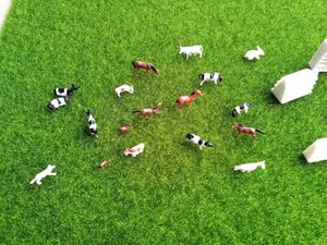 Diy Landschapsmodel Gesimuleerd Koebeeld 3d Modelontwerp In Plastic Voor Scène-Oplossing - Product Image 6