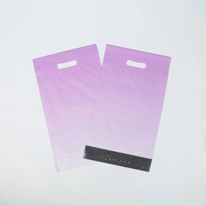 Fabricante 100PCs Gradient Purple Handle Mailing Bags <span class=keywords><strong>Poly</strong></span> <span class=keywords><strong>Mailer</strong></span> <span class=keywords><strong>Custom</strong></span> <span class=keywords><strong>Poly</strong></span> Mailers 10x13 Packaging <span class=keywords><strong>Poly</strong></span> <span class=keywords><strong>Mailer</strong></span> Bag - Product Image 2