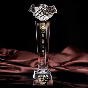 ट्राफियां निर्माता थोक नवीनतम ऊंचा कस्टम क्रिस्टल ग्लास पुरस्कार संगीत खेल की घटनाओं के लिए काल्पनिक फुटबॉल ट्रॉफी ट्रॉफी