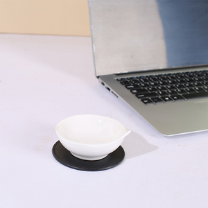 Posavasos de cuero estilo nórdico, redondo, aislante del calor, impermeable, a prueba de aceite, para uso en escritorio. - Product Image 1