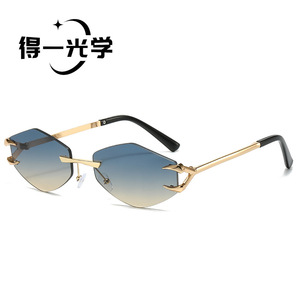 Fashion Square Oversized <b>Sunglasses</b> For Women Uv400 Protection Light Weight Black Frame Pc Lens - Product Image 4