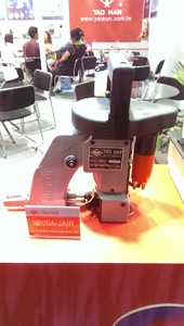 YAOHAN Machine à coudre portable haute vitesse pneumatique pour sacs de riz, point de chaînette à une aiguille avec coupe-bord intégré - Product Image 2