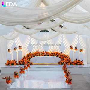 LEDA Mur de fond amovible en acrylique blanc pour mariage en extérieur avec bande lumineuse LED et motif diamant - Product Image 1