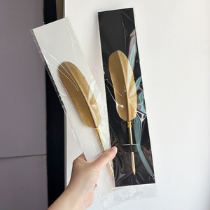 Bolígrafo de plumas chapado en oro de lujo Idea de regalo - Product Image 1