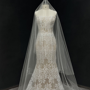 Robe de mariée sirène moderne NT22 à col bateau, appliques florales en cristal, dos lacé, traîne chapelle pour femme - Product Image 2