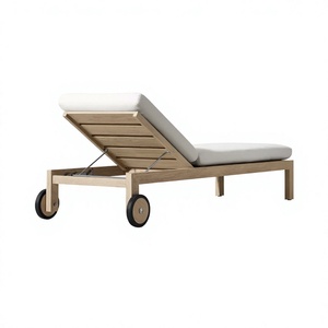Chaise longue réglable en teck linéaire moderne pour l'extérieur, lit de jardin minimaliste pour villa et complexe hôtelier - Product Image 4