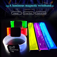Bracelet LED personnalisé avec logo, bracelet lumineux pour les événements festifs du Nouvel An, concerts, soirées musicales, fournitures pour fêtes, bracelet lumineux