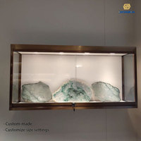 Vitrine murale en verre doré avec éclairage LED, présentoir transparent pour bijoux, étagère murale intégrée pour figurines, petite taille