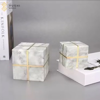 YUSHI Serre-livres modernes en marbre naturel, avec incrustations de laiton, cube géométrique, presse-papiers, objet décoratif en pierre pour bureau et décoration intérieure