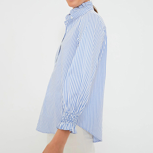 Camicetta da <span class=keywords><strong>Donna</strong></span> Personalizzata di Alta Qualità <span class=keywords><strong>a</strong></span> <span class=keywords><strong>Righe</strong></span> <span class=keywords><strong>Blu</strong></span> <span class=keywords><strong>e</strong></span> <span class=keywords><strong>Bianche</strong></span> con Colletto <span class=keywords><strong>a</strong></span> Balze <span class=keywords><strong>e</strong></span> Maniche <span class=keywords><strong>a</strong></span> Tre Quarti - Product Image 4