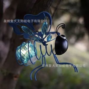 Lámpara colgante de metal con energía solar, luz LED decorativa para jardín exterior, diseño de mariposa azul - Product Image 1