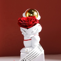 Jede Liebe Großhandel Valentinstag Geschenk kreative unsterbliche Blume Rose Raumfahrer Astronaut Modell Gips Ornament
