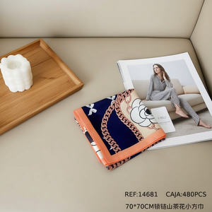 Foulard Quadrato Piccolo con Catena Camelia 70x70cm Accessorio Moda Donna - Product Image 3