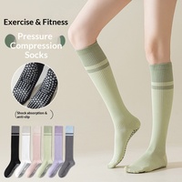 Chaussettes de compression pour mollets de yoga pour femmes, professionnelles, pour le sport, le fitness, la course à pied, la corde à sauter, amincissantes, mi-longues, rayées
