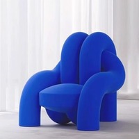 Fauteuil d'appoint moderne en bouclette courbée, pièce maîtresse sculpturale de designer pour salon