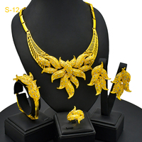 Colliers de créateur tendance plaqués or de luxe personnalisés 2026 pour femmes, vente en gros, ensemble de bijoux de mariage de Chine